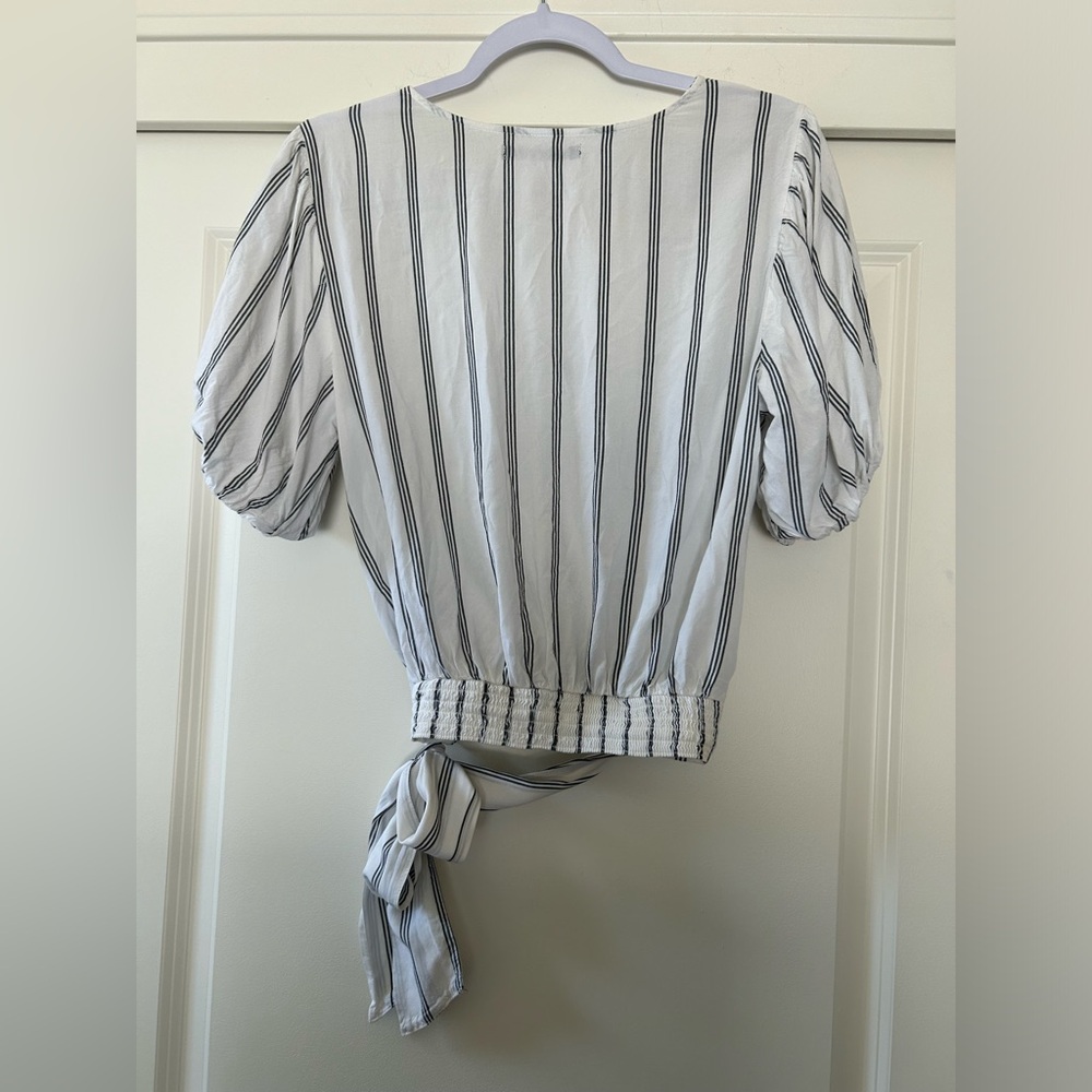 Abercrombie & Fitch White and Gray Puff Sleeve Wrap Blouse - Picture 7 of 10